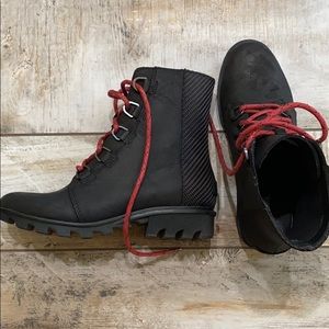 Sorel black lace boot